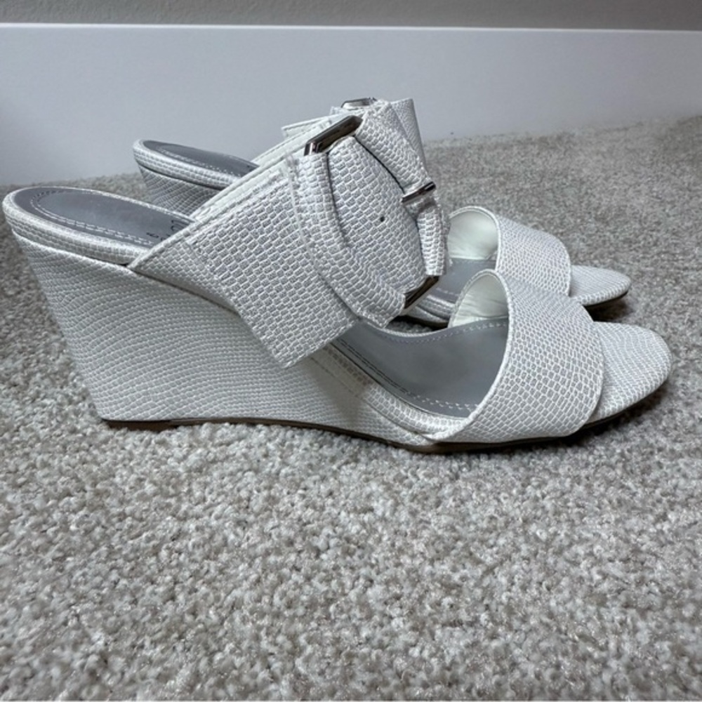 Impo Vernette women’s size 5.5 silver/white strappy sandals